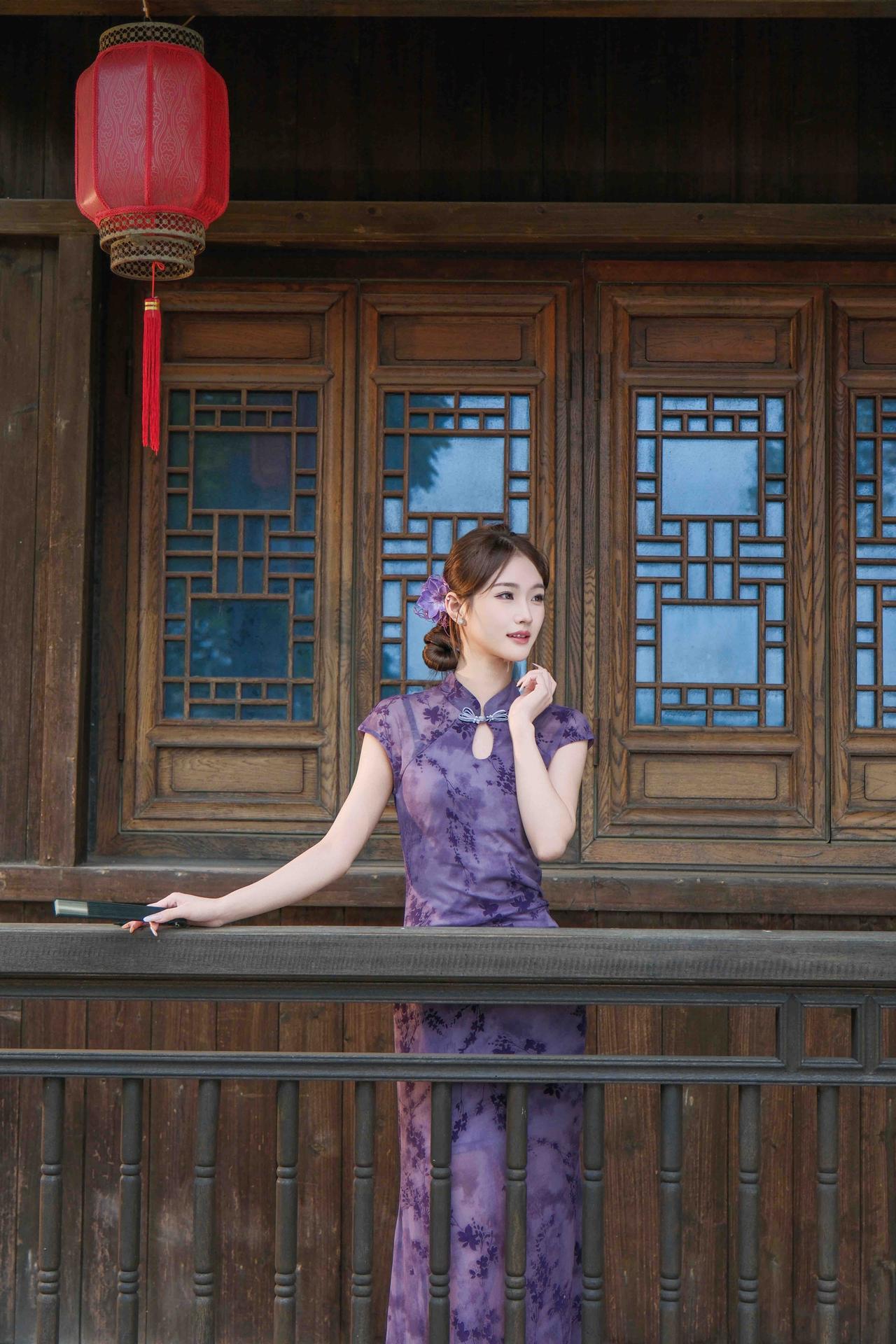 有空话的来苏州拍一组旗袍吧
模特：脸脸

东方女性穿旗袍为什么这么美 江南风旗袍