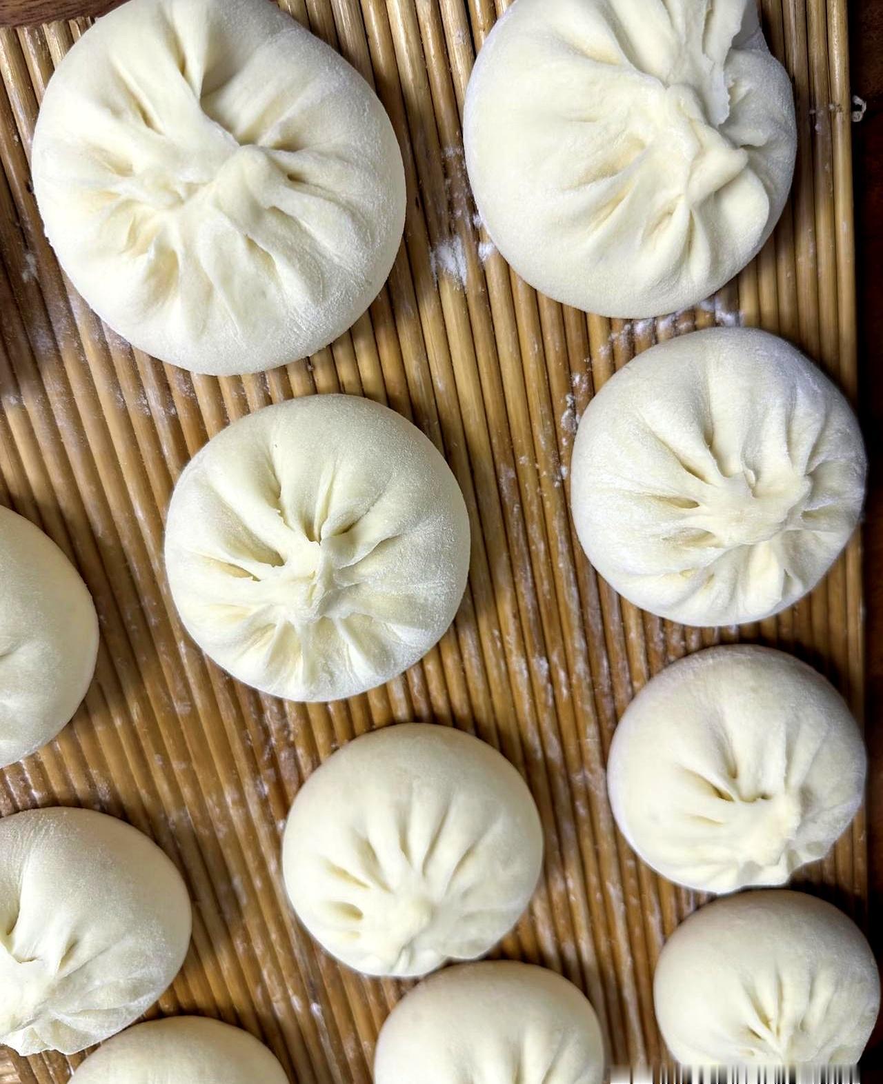 亲兄弟明算账我懂，但自带五花肉和高筋面粉请亲戚帮忙捏100个包子，最后分她20个