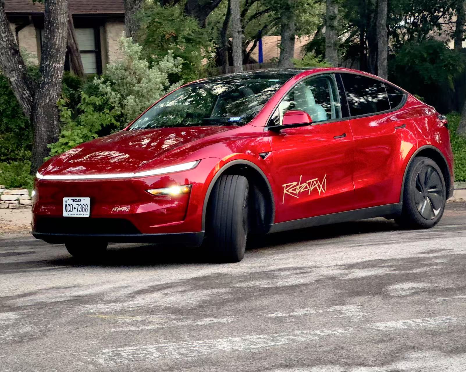 7月10日，马斯克透露，本周末，特斯拉将扩大Robotaxi在奥斯汀的服务区域。