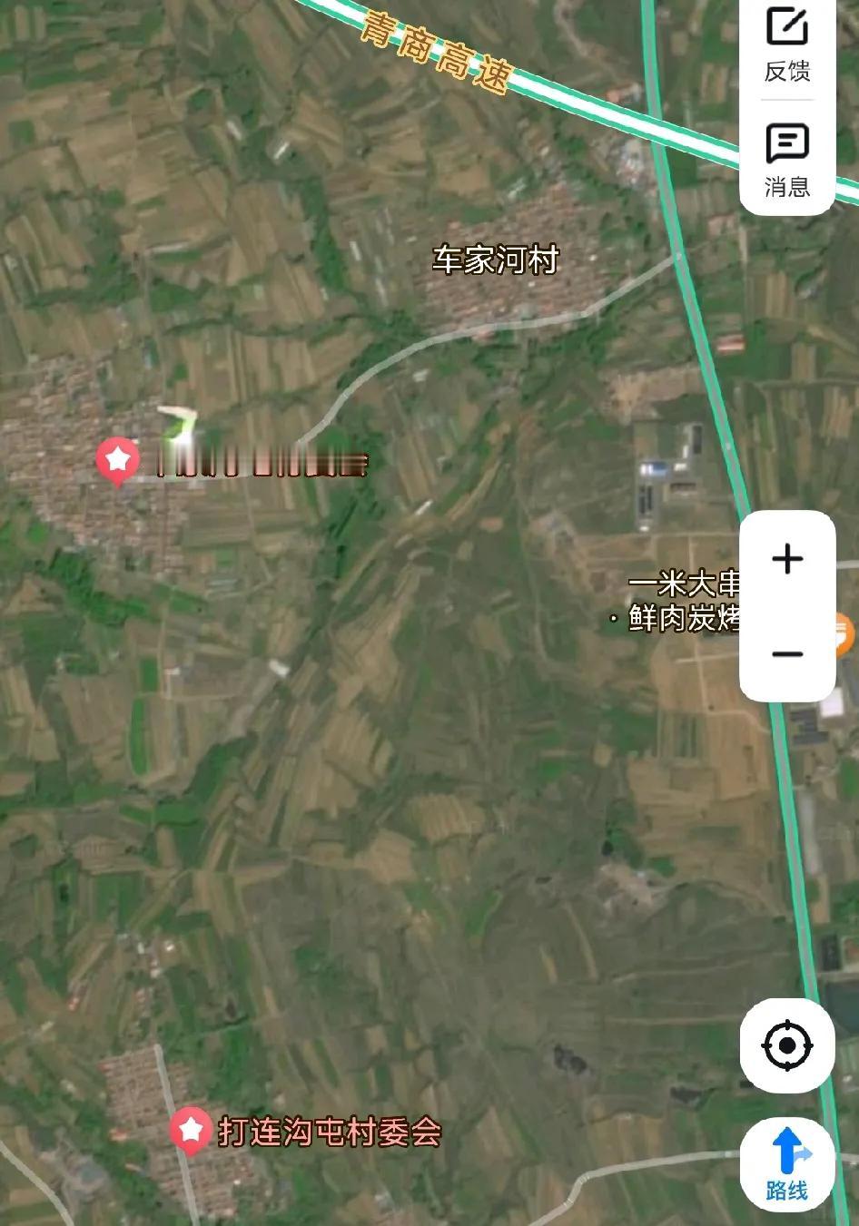 车家河屯村位于青岛胶州市九龙街道办事处西部，距办事处驻地8.5公里，东邻车家河村