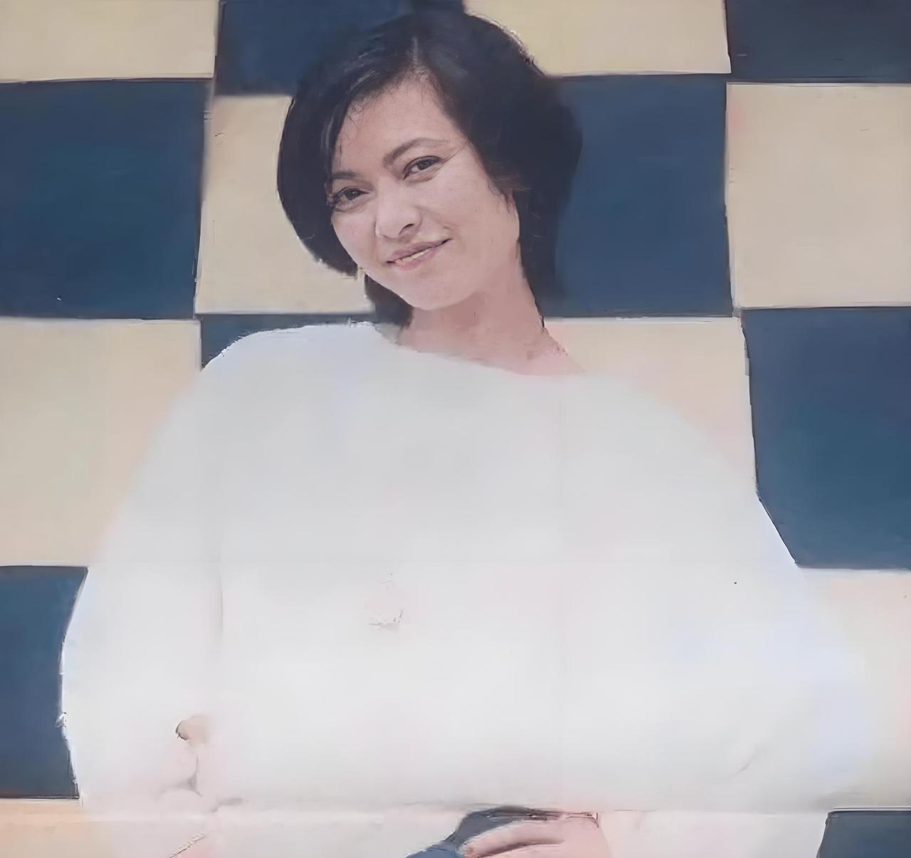 张九妹
八十年代昙花一现的电影演员

《瓜棚女杰》里英气利落的吴钩，《血溅画屏》