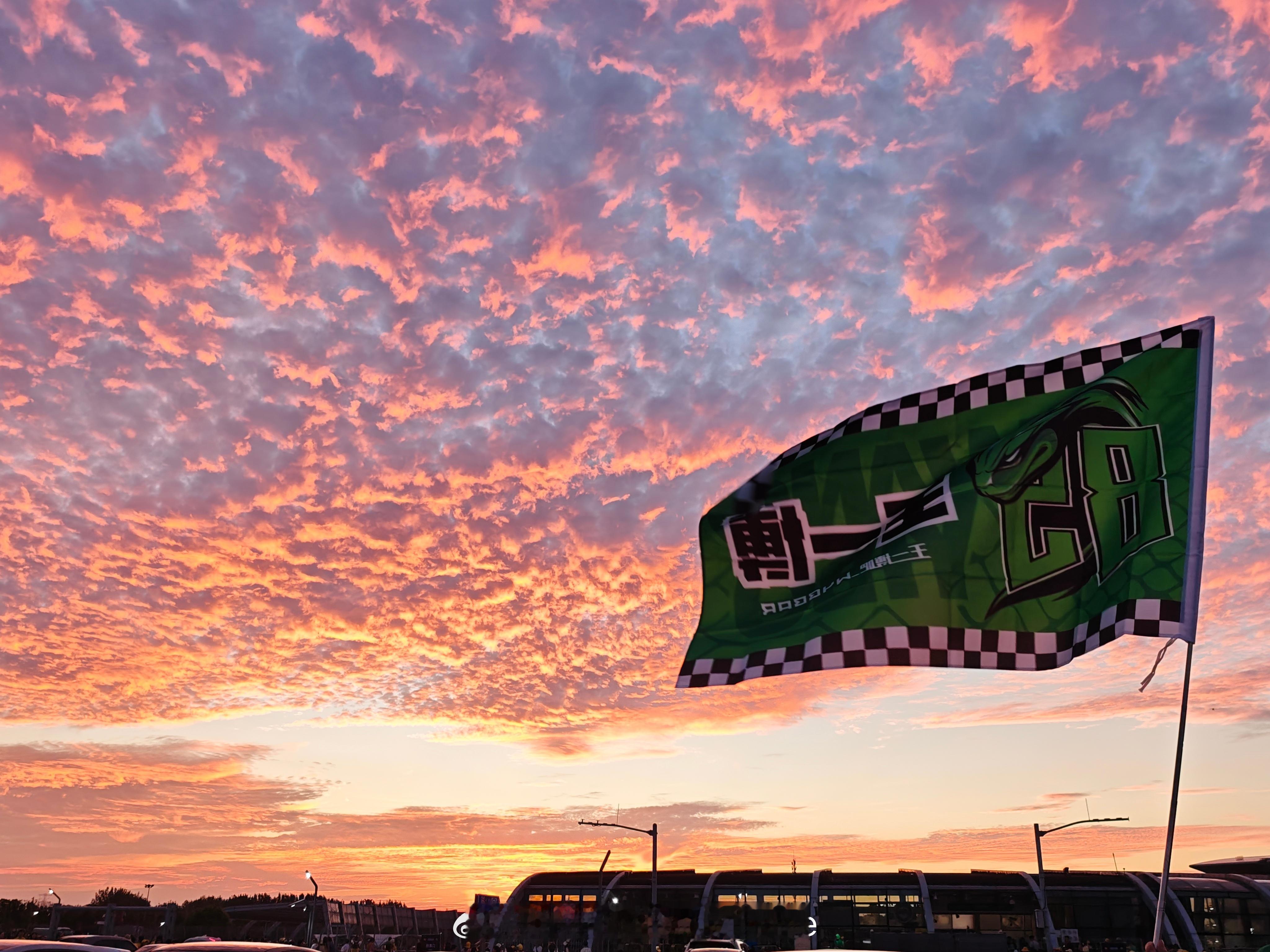Uno Racing Team Ins更新祝福每位车手赛道平安💚💚💚工作室