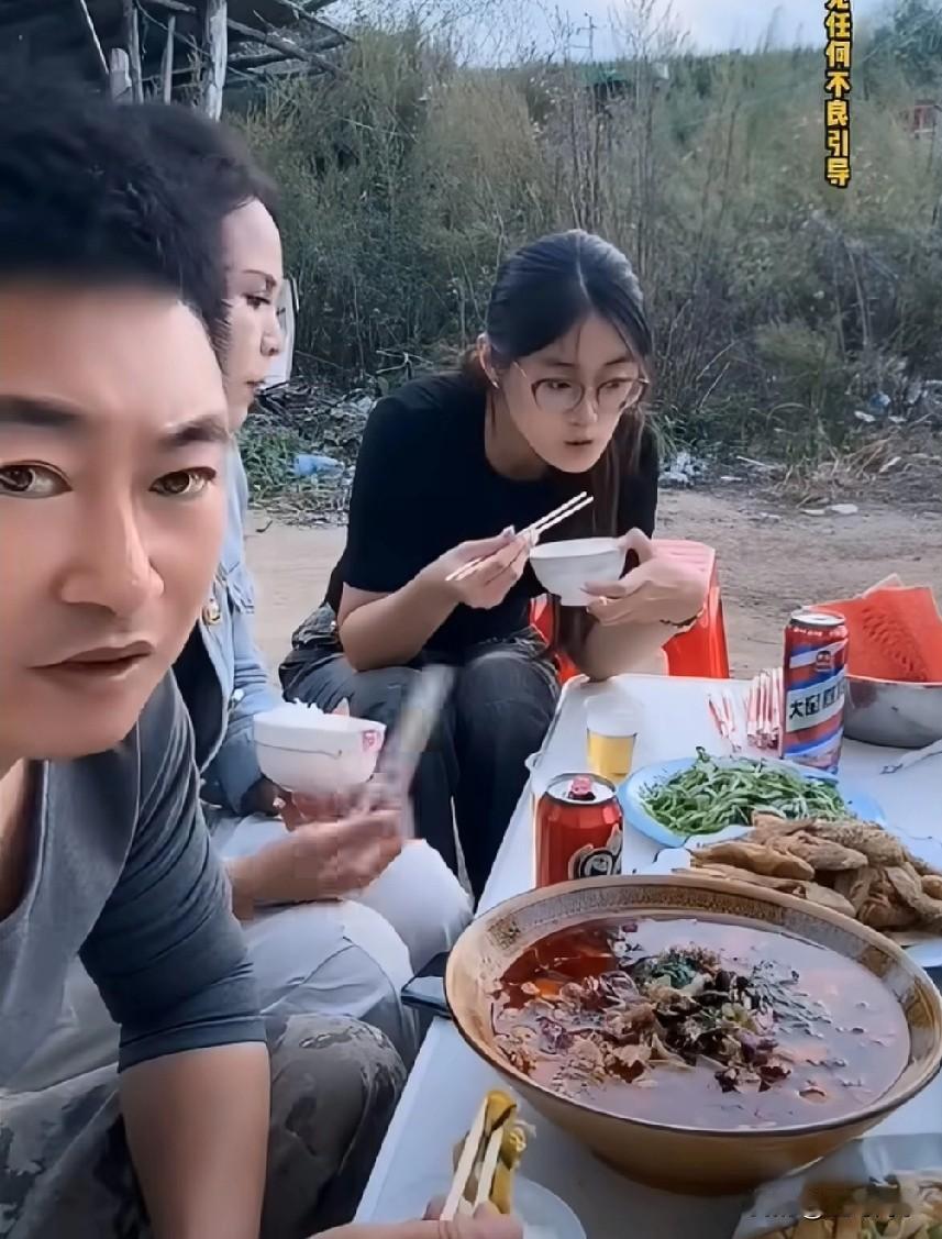 九天分析蓝骡大战，认为骡子不该让蓝牙来大院，纯给自己找事！

九天：二子爷和骡子
