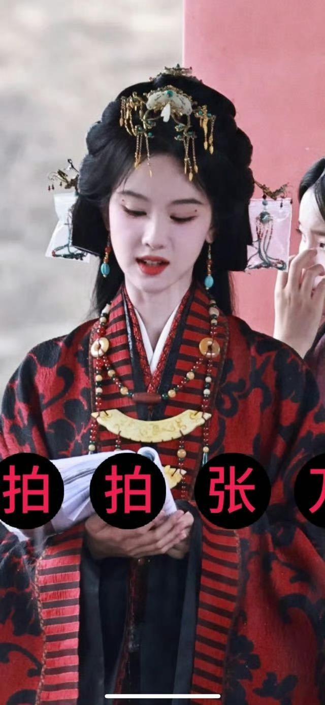 这剧饰品和发髻都有点太多太赘余了 ​​​