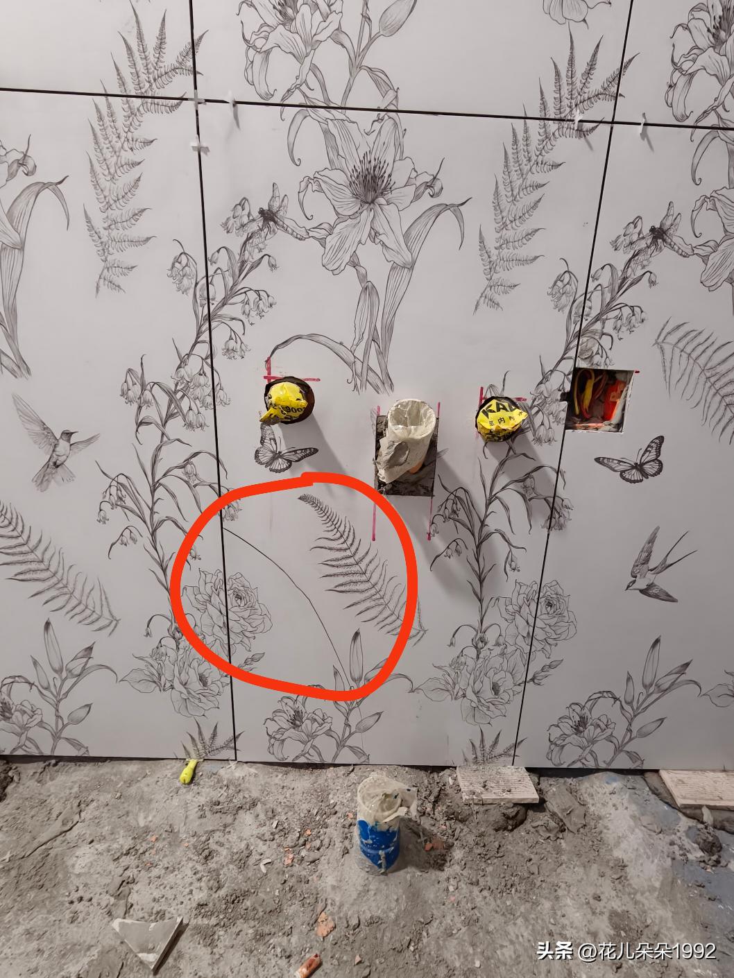 事实证明，贴砖还是不要叫亲戚来贴。
     为什么会碰到这样的胡日鬼瓦工亲戚，