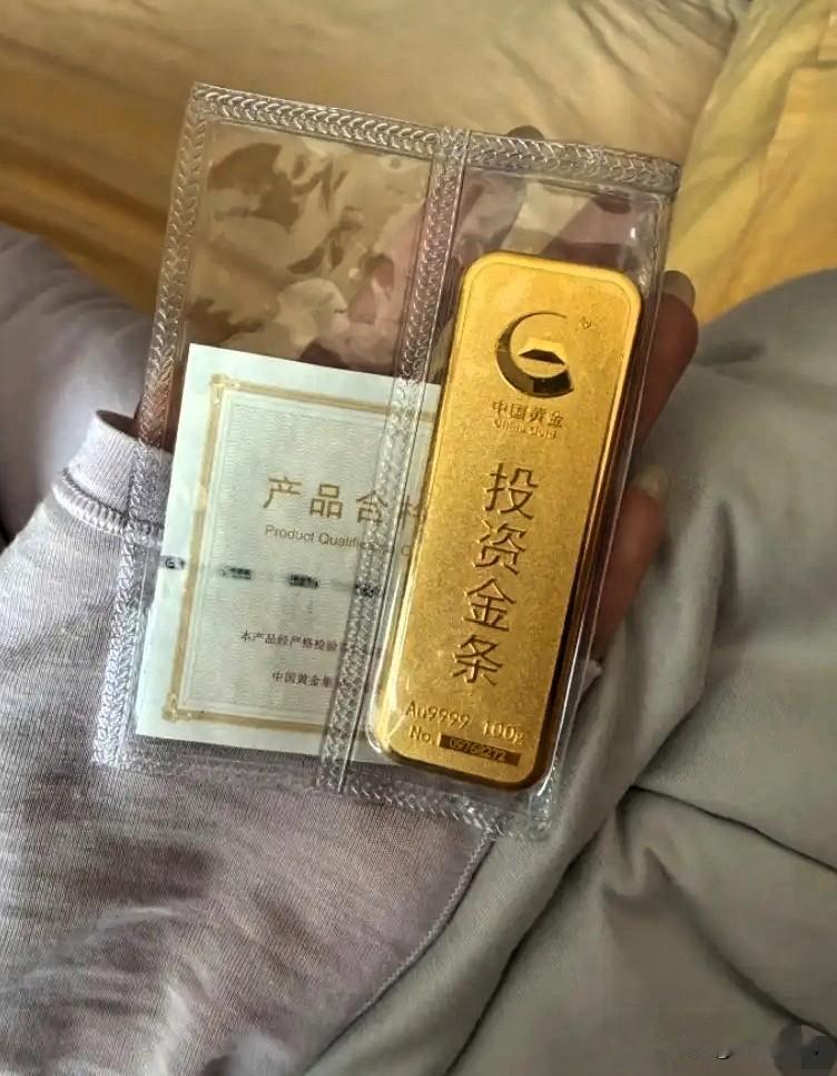 看了今晚的金价，
我感觉自己血压都飙升了，
7月16日，金价从880一克跌到了