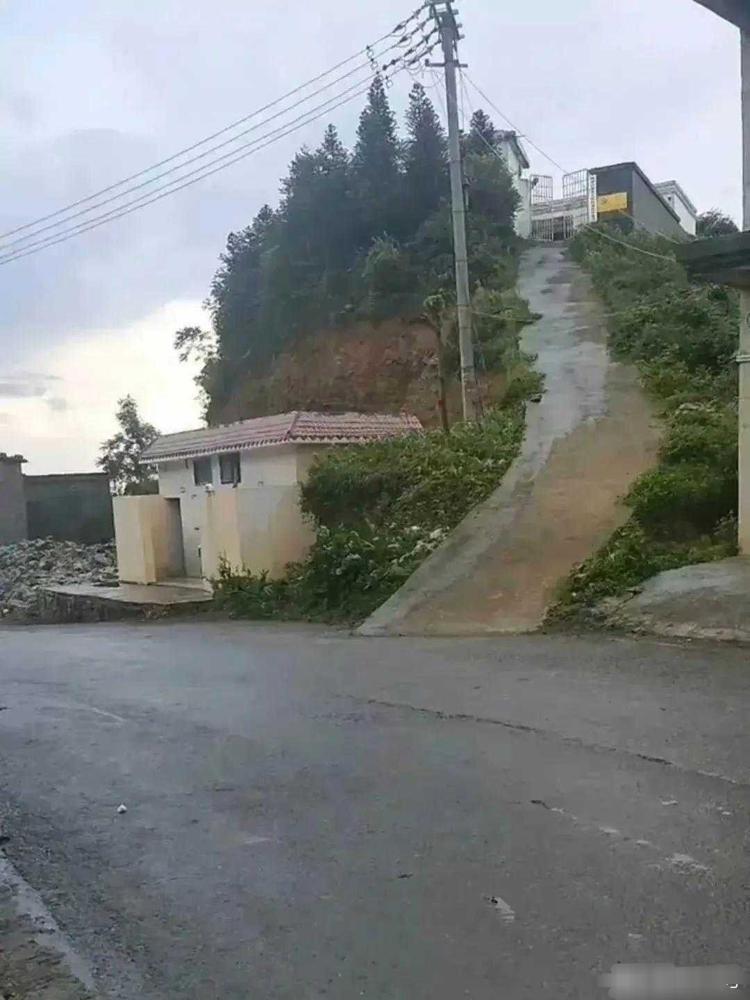 这户人家住那么高车能开的进去吗? 