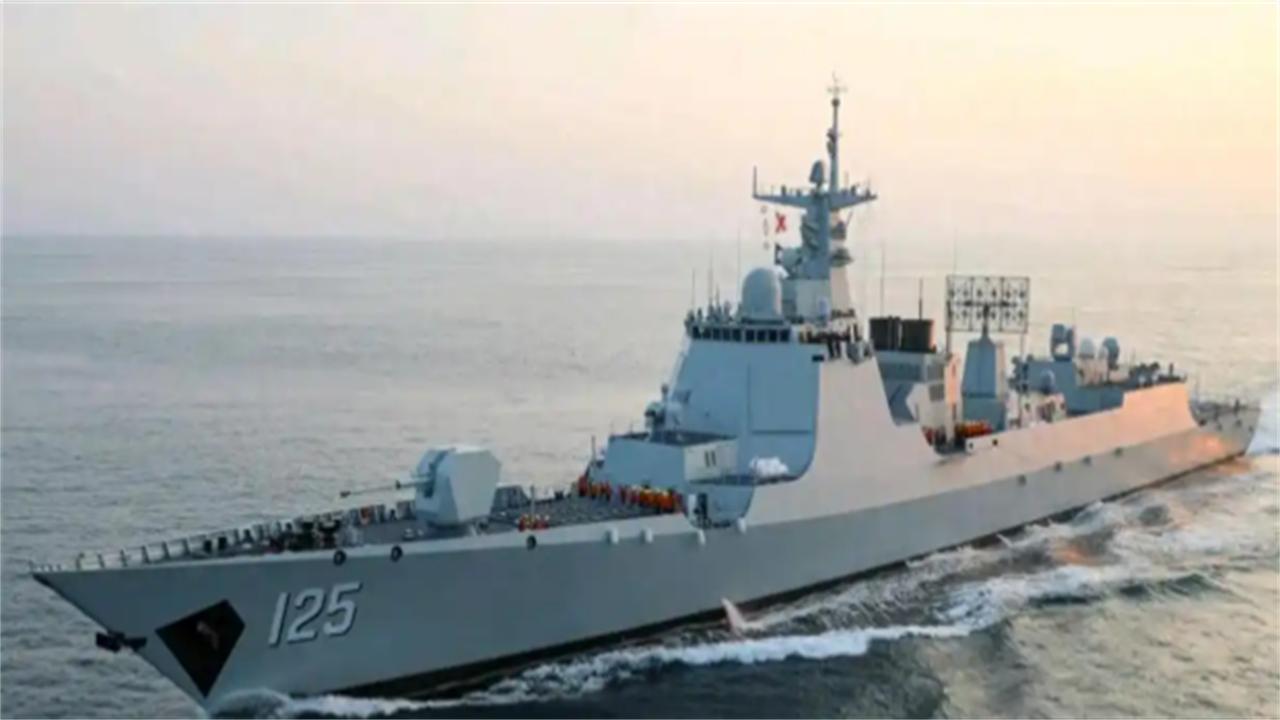 特朗普怕什么来什么！中国大驱“下饺子”，将美军优势踩在脚下

2025年对中国海