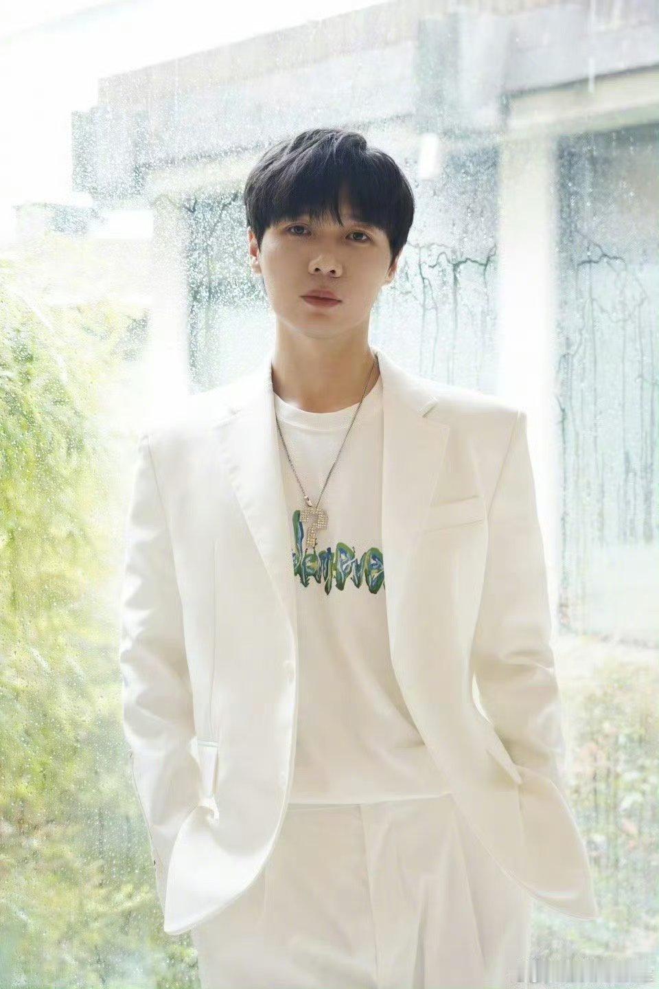 镜头外的左凌峰 努力的人真的会发光！高烧参赛不喊苦，连扛四档节目不松懈，镜头外的