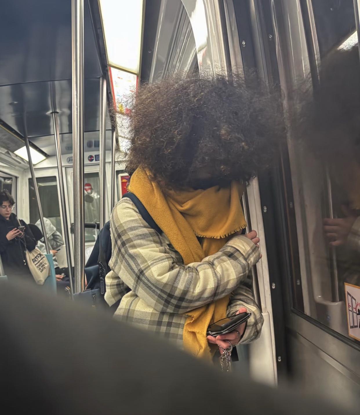 这发型挡住了所有视线