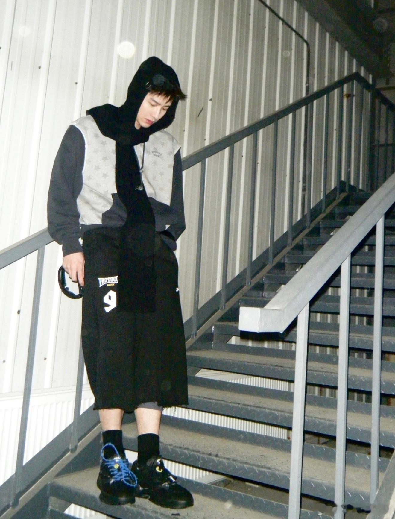 现在ai越来越厉害了，不少艺人都被换脸过，白敬亭已经是我看见的第好几位了，有影响