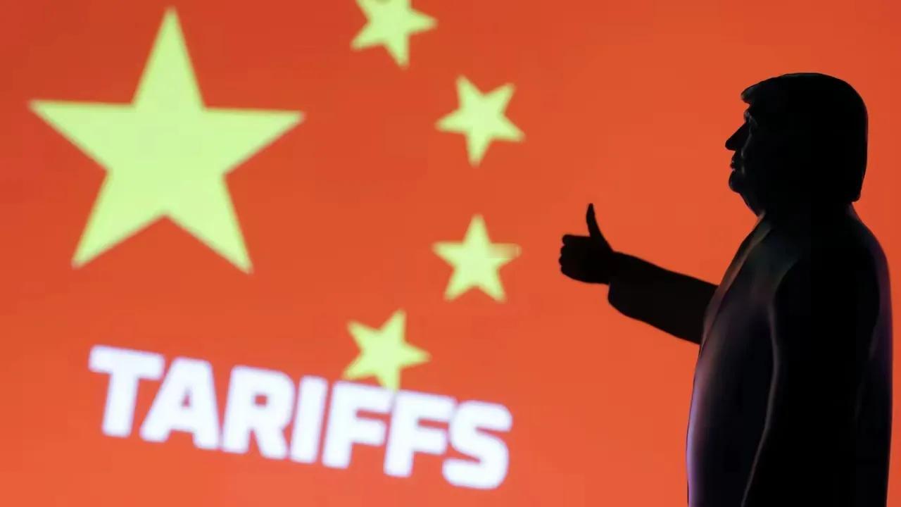 特朗普又在玩他的"交易艺术"老把戏了。这位前总统兼现任候选人对着CNBC镜头开出