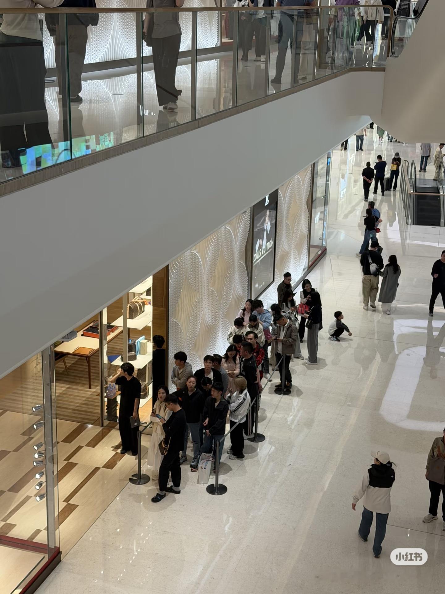 应该是深圳湾万象城刘亦菲 LV Monogram 130周年全球广告硬广地广刘亦