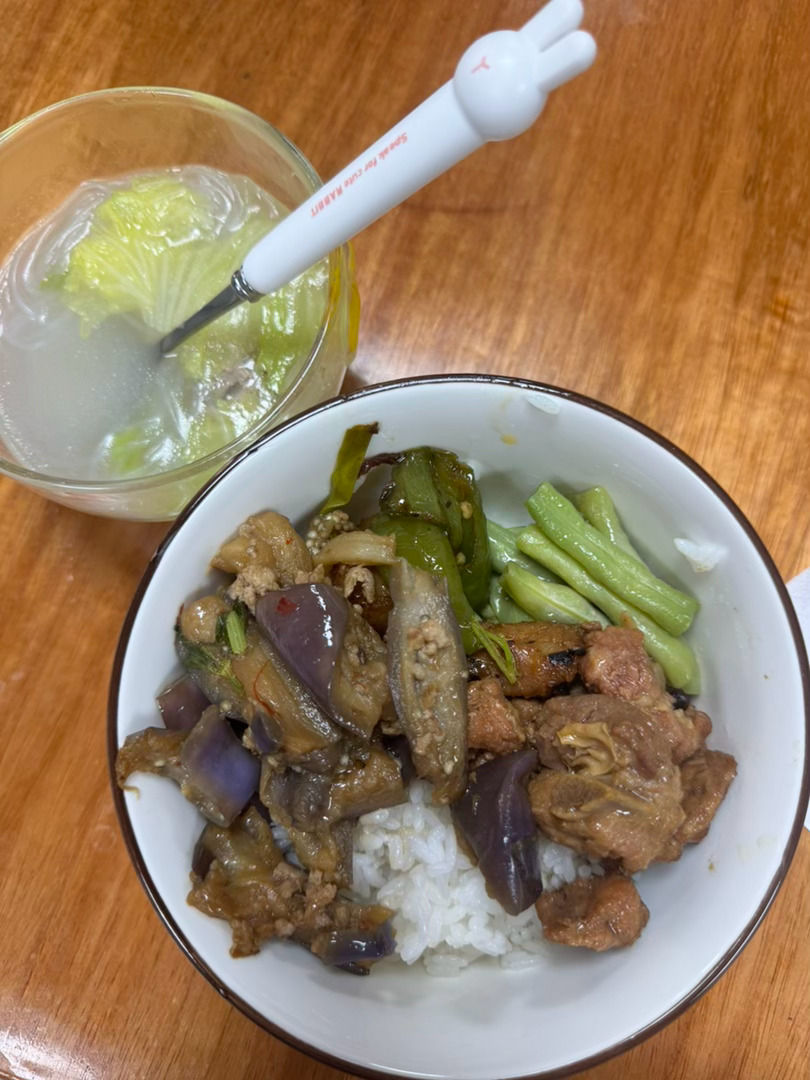 这是我的晚饭 我现在饿了 