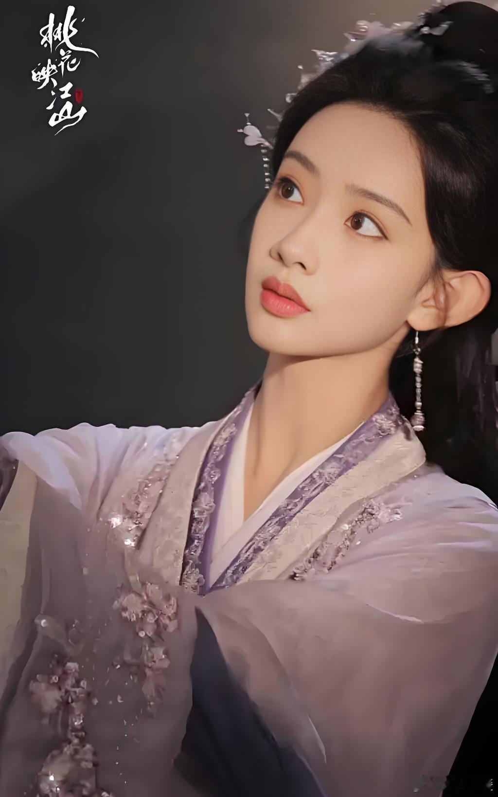 《桃花映江山》：姜桃花拒绝复合之谜 在《桃花映江山》里，姜桃花坠崖后，沈在野的悔