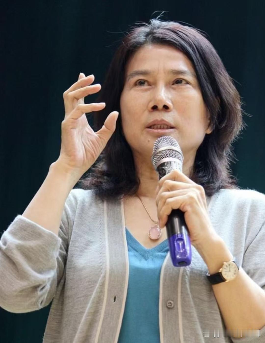 董明珠又卸任了！这次是格力电子元器件公司。别急着猜她是不是要退隐，真相可能让你大