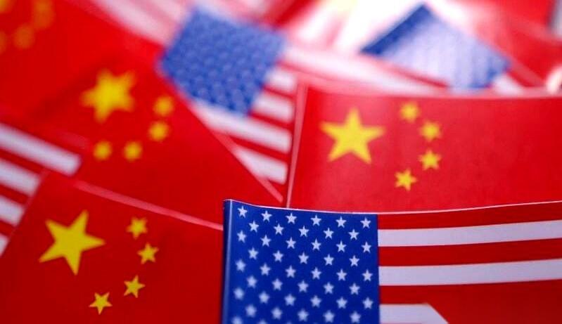 中方这次出手，没一句废话。
假期一结束，两份文件几乎同时盖章落地。一份来自商务部