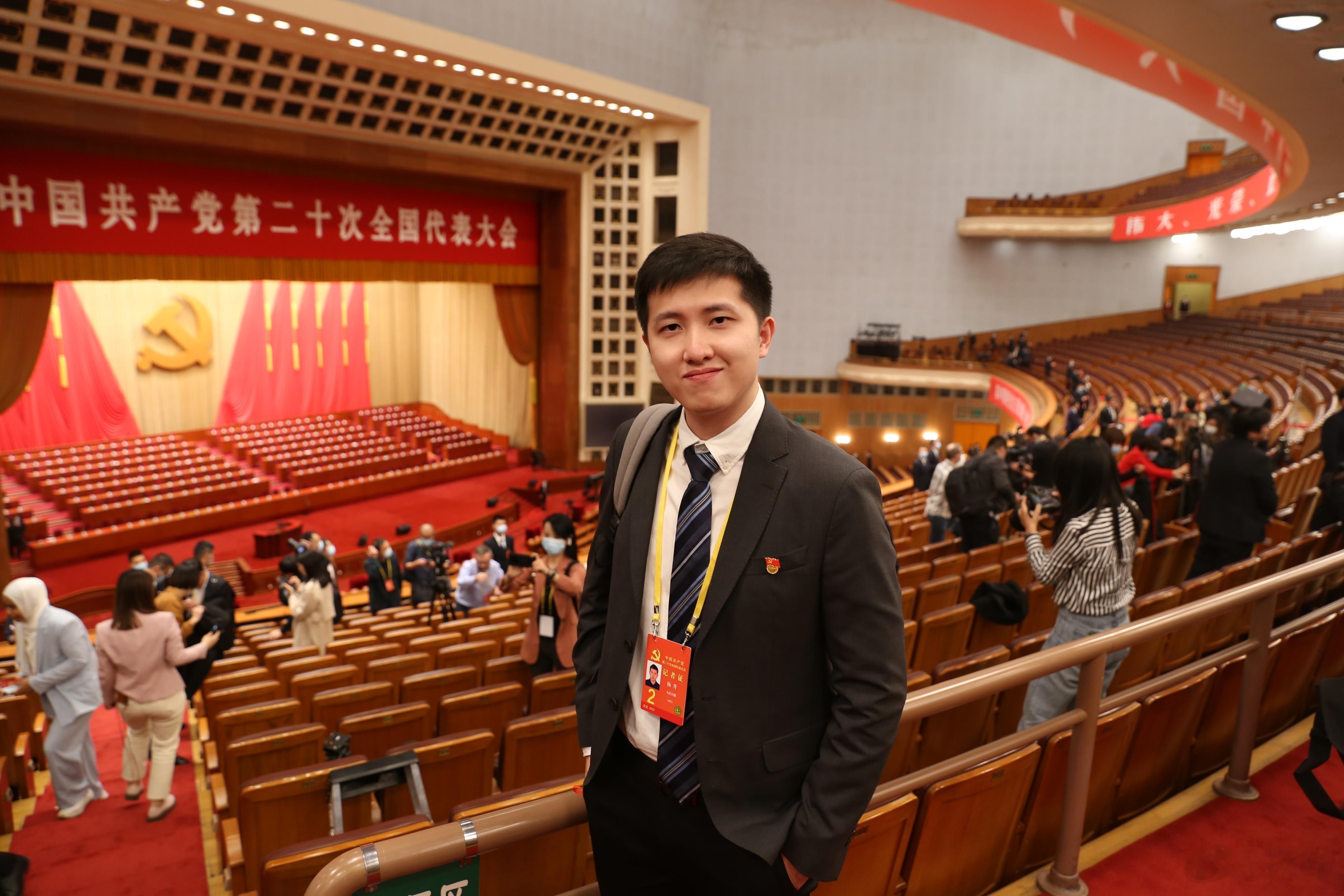 党的生日还记得当年在人民日报社和所有新进入党的同志一同参加集体宣誓的那天，是20