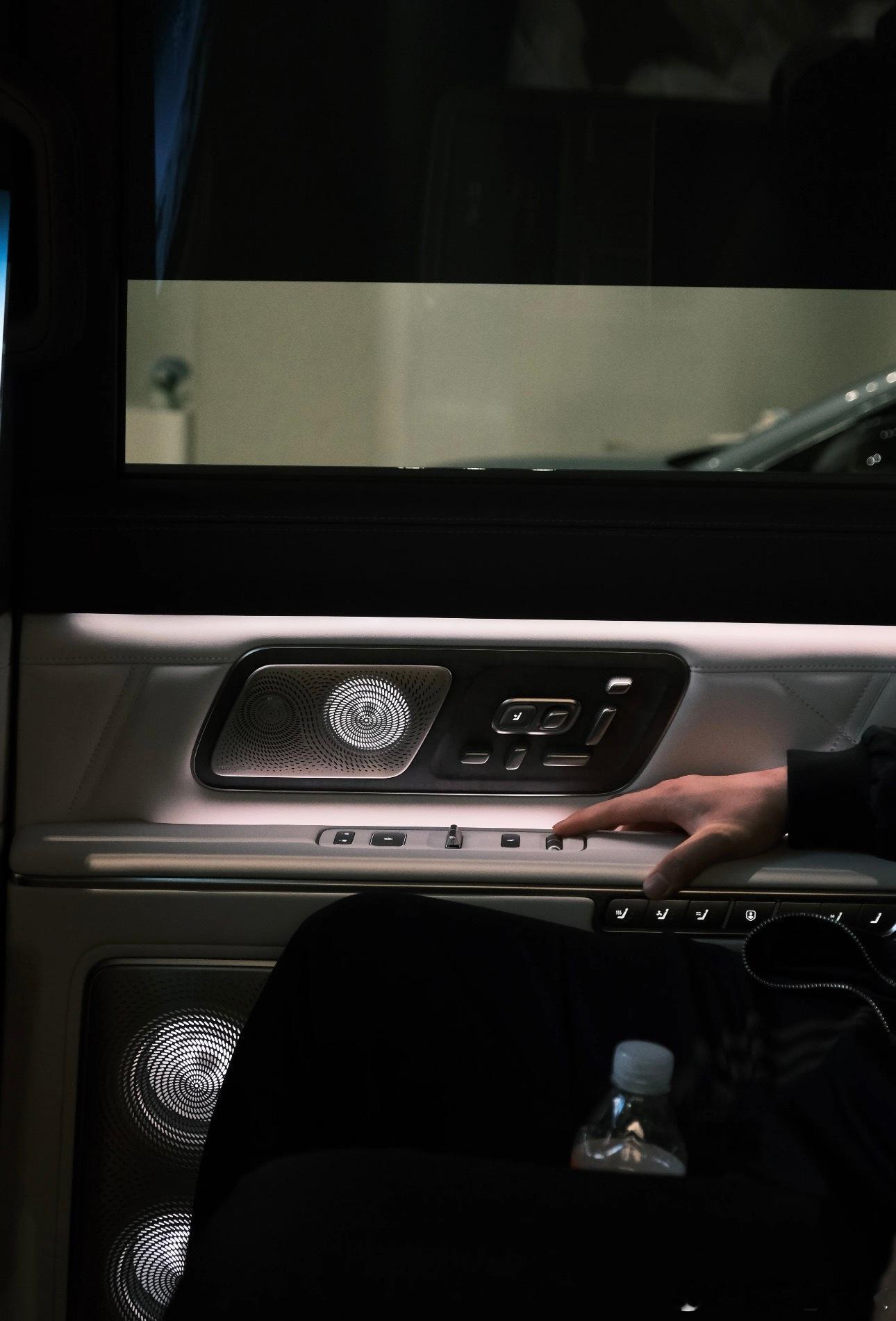 门板设计天花板 蔚来es9