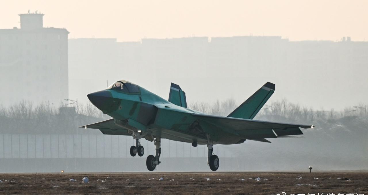 新飞第一飞，沈飞歼-35舰载机帅气无比，绿皮机开始上量。烽火问鼎计划