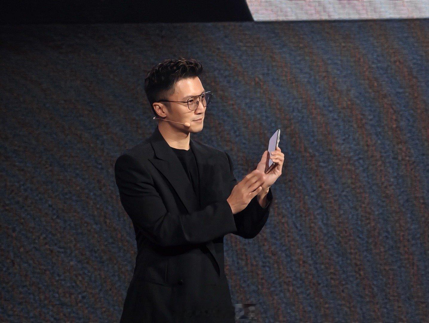 感谢荣耀，没想到在发布会遇到儿时偶像！荣耀发布会荣耀Magic8荣耀谢霆锋谢霆锋