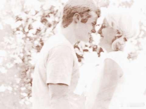 配偶八字不合：恋人、情侣或夫妻，假如俩人八字年日不合，特别是婚宫不合，固然因月柱