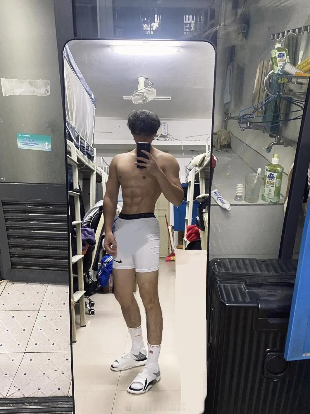 看着像直男[doge] 