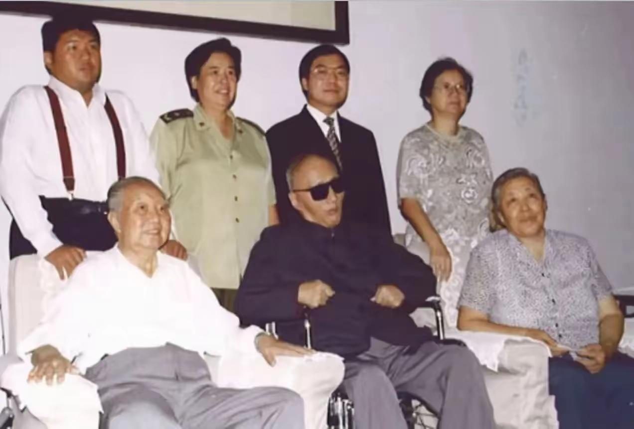 英明领袖华主席[玫瑰][玫瑰][玫瑰]