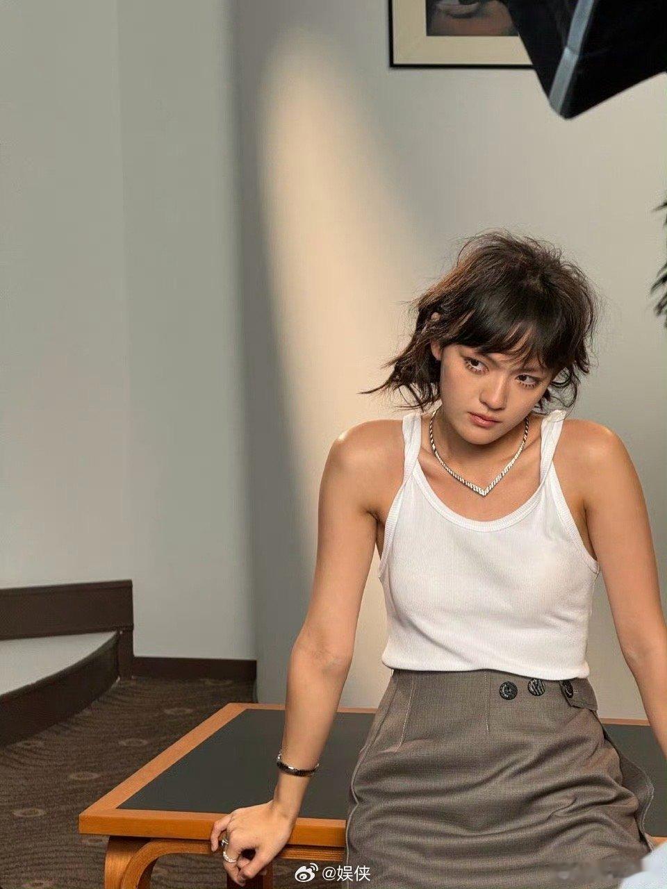 文淇这张感觉可以打我 文淇这组图鲨疯了！这肌肉线条也太绝了，妥妥的老公姐气场！野