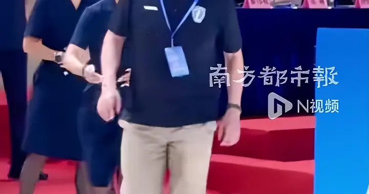 钟南山今天90岁了！最近出席活动时，一路小跑，精气神十足！他曾多次强调一定要经常做这项运动，老年人也