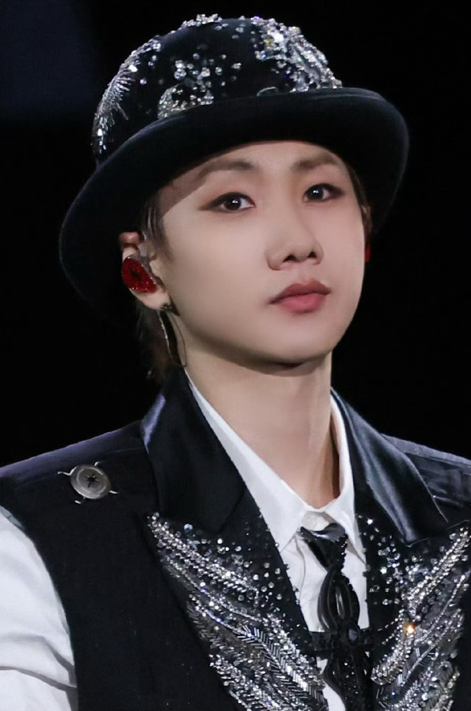  关麦也挡不住汪苏泷的饭撒！挥手比心全是诚意，和粉丝双向奔赴的小细节，每一秒都甜