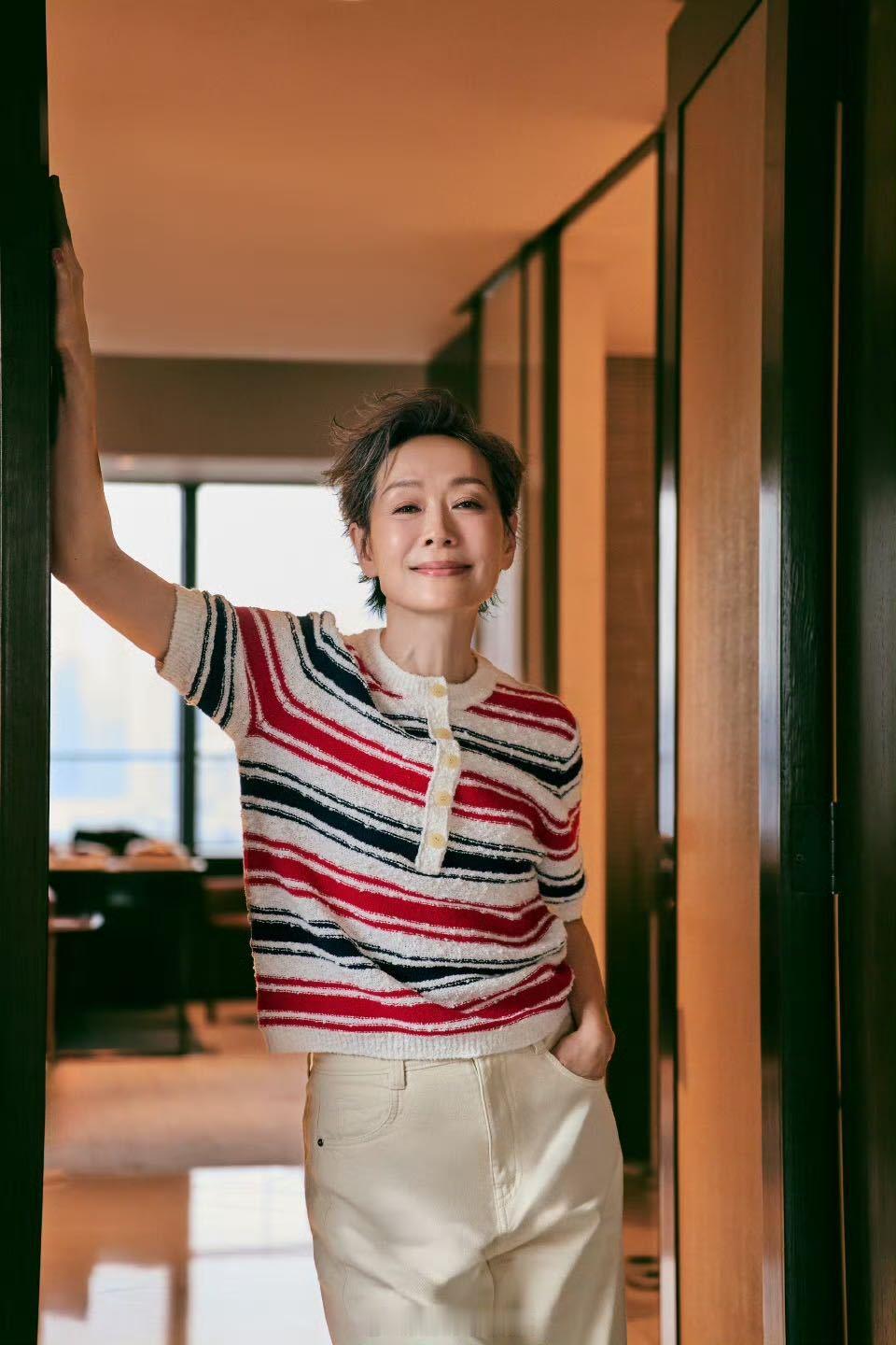 叶童首张个人EP童 光影里演别人的故事，歌声里唱出真实的自己。首张个人EP《童》