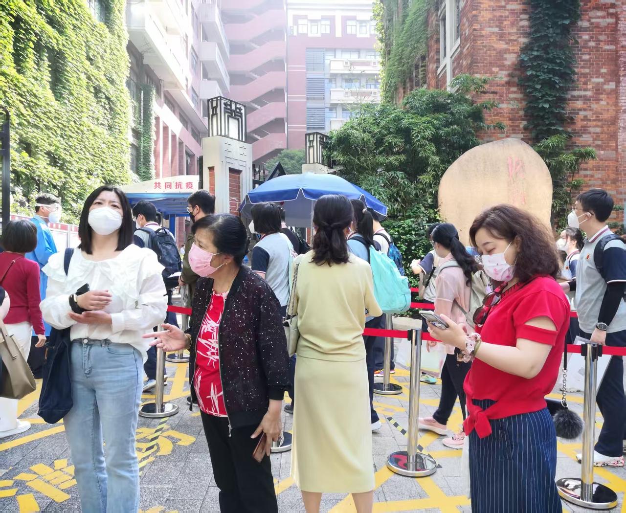 2022年7月7日上海举行高考，我女儿正是那一届的上海高考生。


当时，上海的