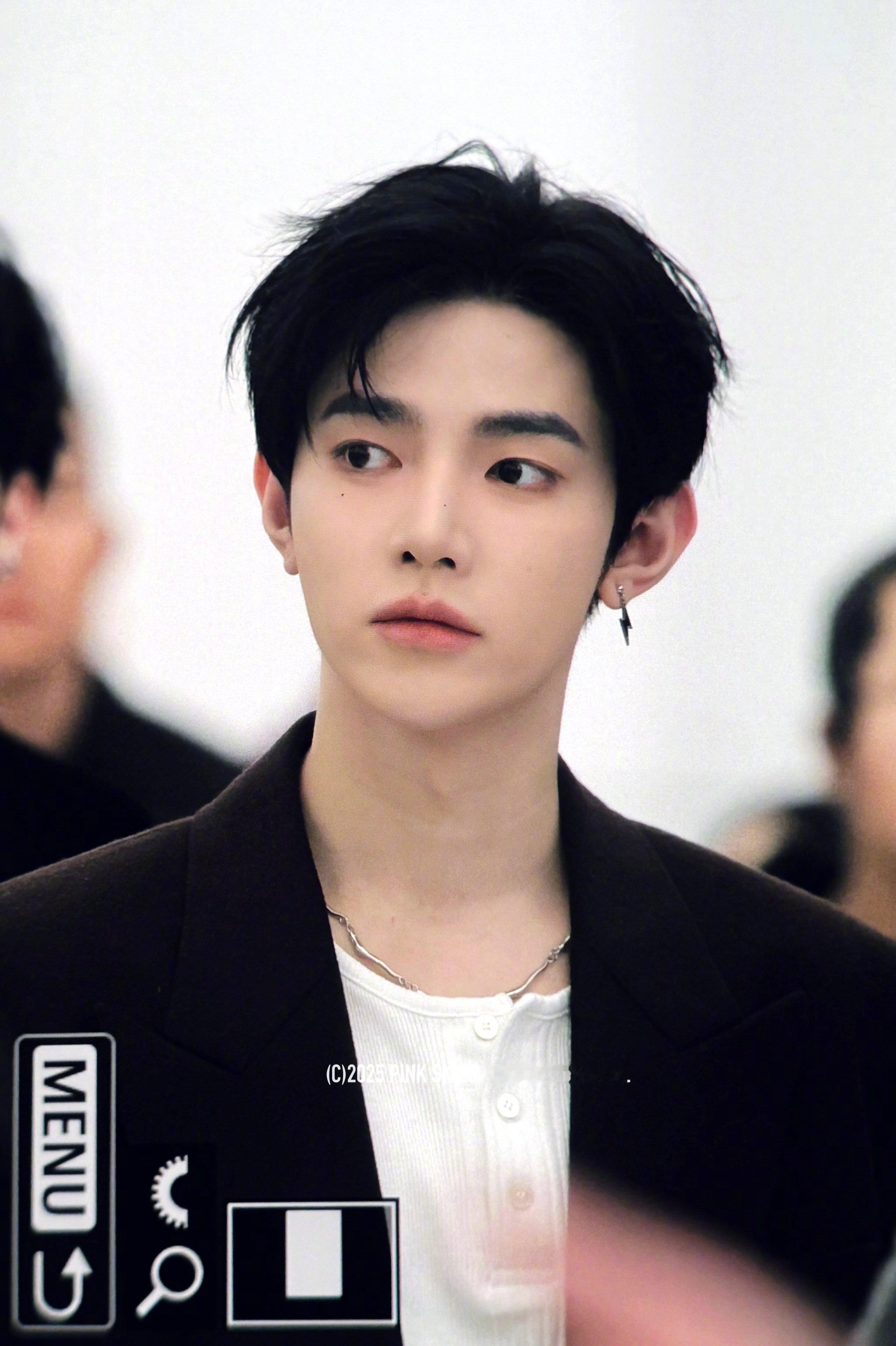 赶红眼航班依旧妆造满分状态满分的章昊