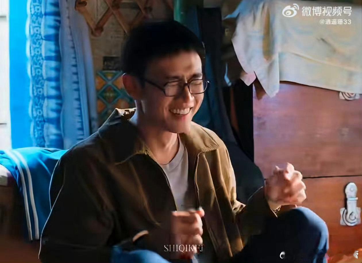 王天辰两部剧两模两样 王天辰这“剧抛脸”绝了！夏雷懵懂可爱，瞿桦沉稳大气，同一张