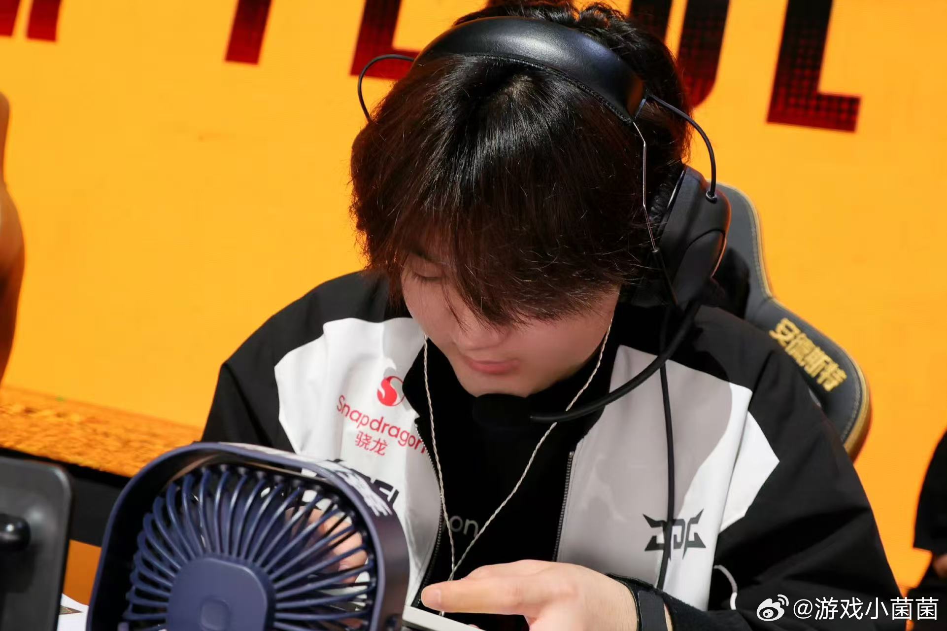JDG导师联赛淘汰破1900JDG伞兵5淘汰单局MVP导师凭借长期稳定发挥，联赛