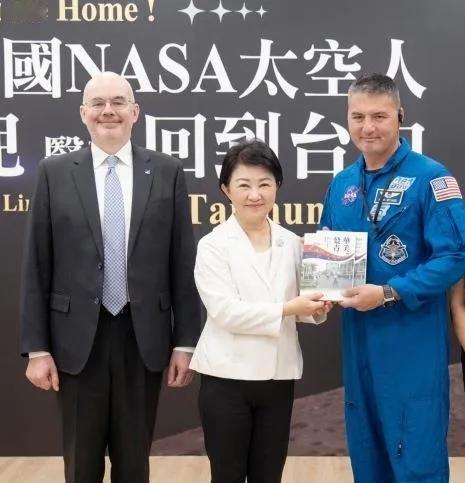 卢秀燕摊牌了，要打造护台神山产业。卢秀燕和美国在台协会AIT处长谷立言会面，两人