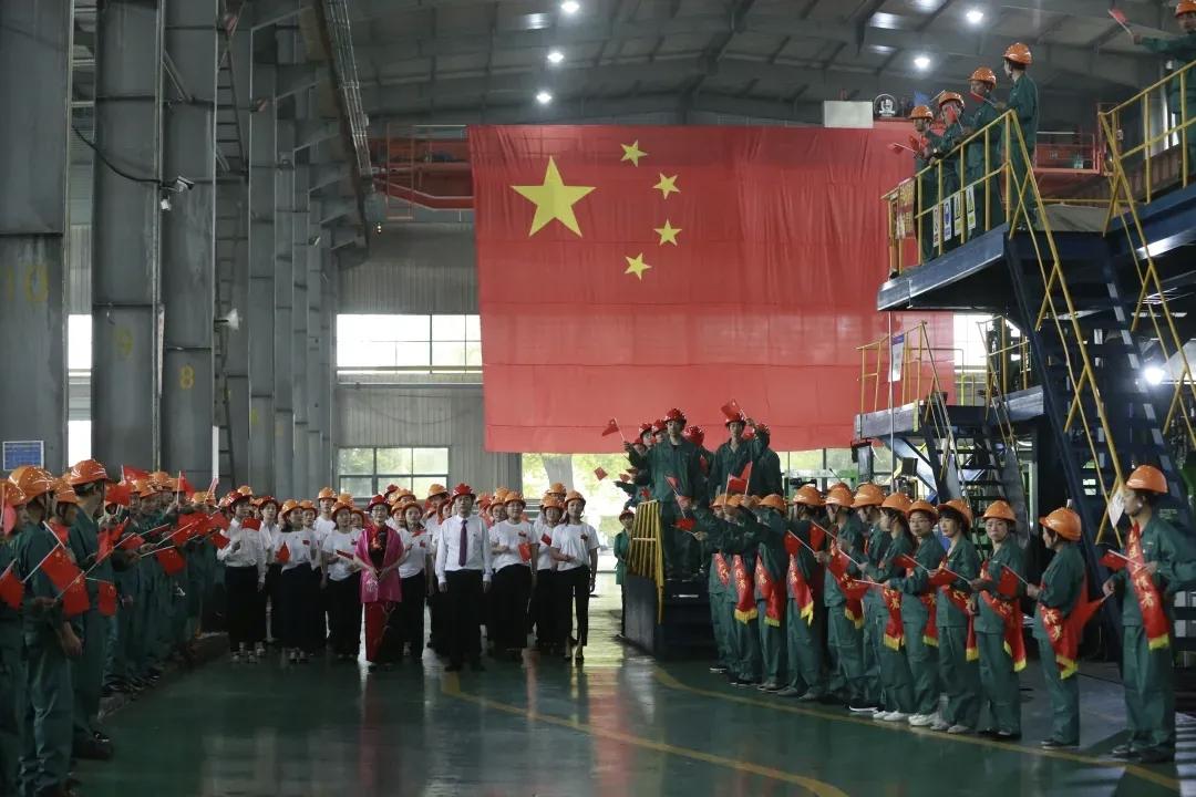 公司2020年上市前的集体照（宣传照片），看着挺不错的！留个纪念。