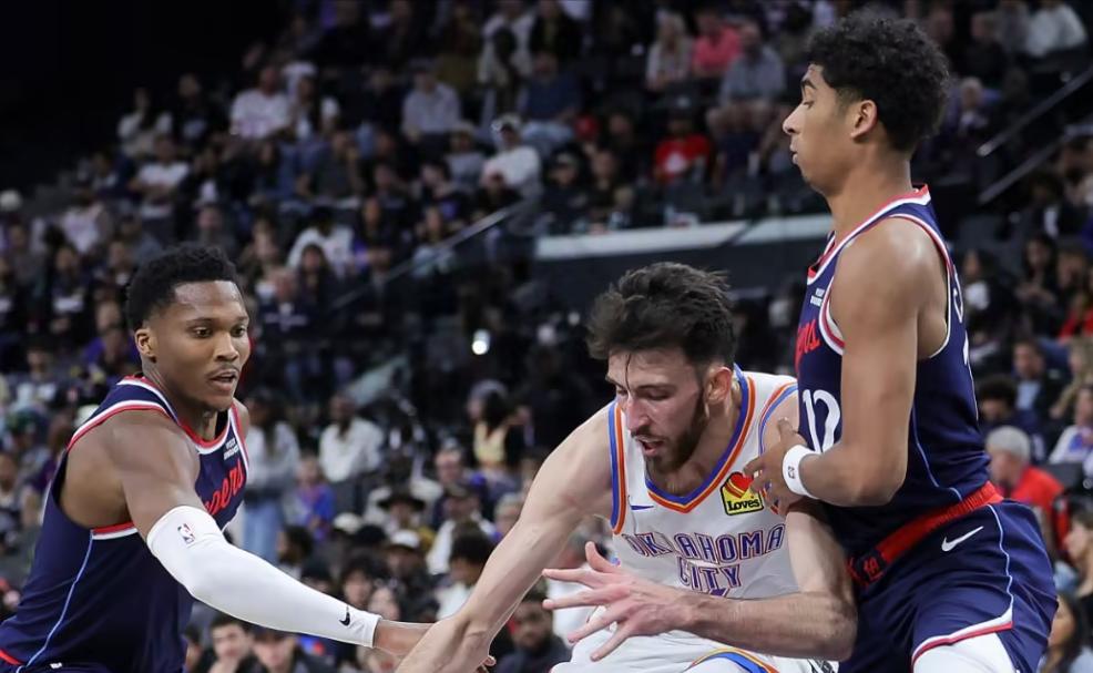 雷霆豪取七连胜，强势锁定联盟第一！霍姆格伦全能表现统治攻防两端

北京时间4月9