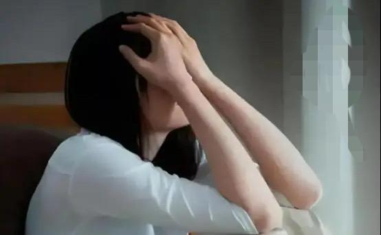 河南一男子带女友外出旅游的2天时间里，与女友多次发生关系，为了避免怀孕，男子便从