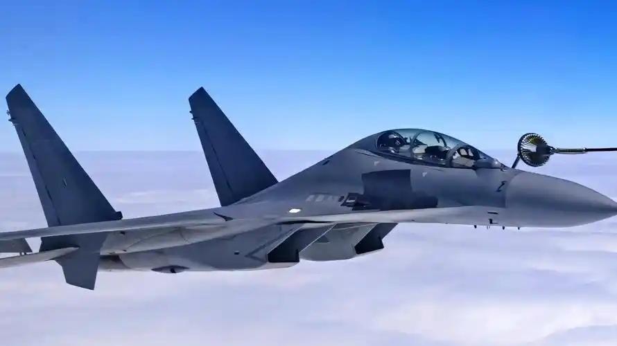 8月21日凌晨，6架歼-16重型战斗机降落在埃及某空军基地。
这个画面值得记住。