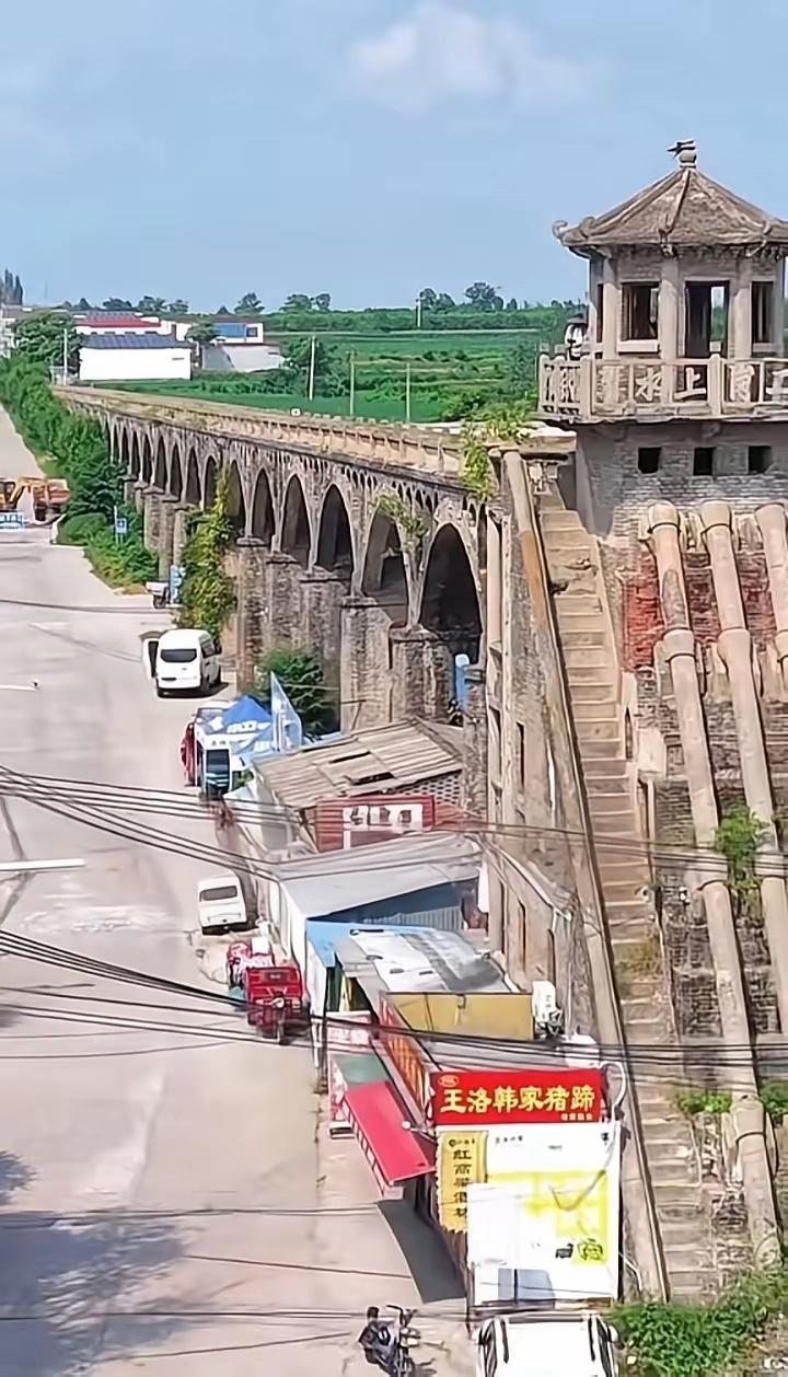 你问我答禹州郎庄渡槽是河南当地极具代表性的上世纪70年代人工水利工程，也被当地人
