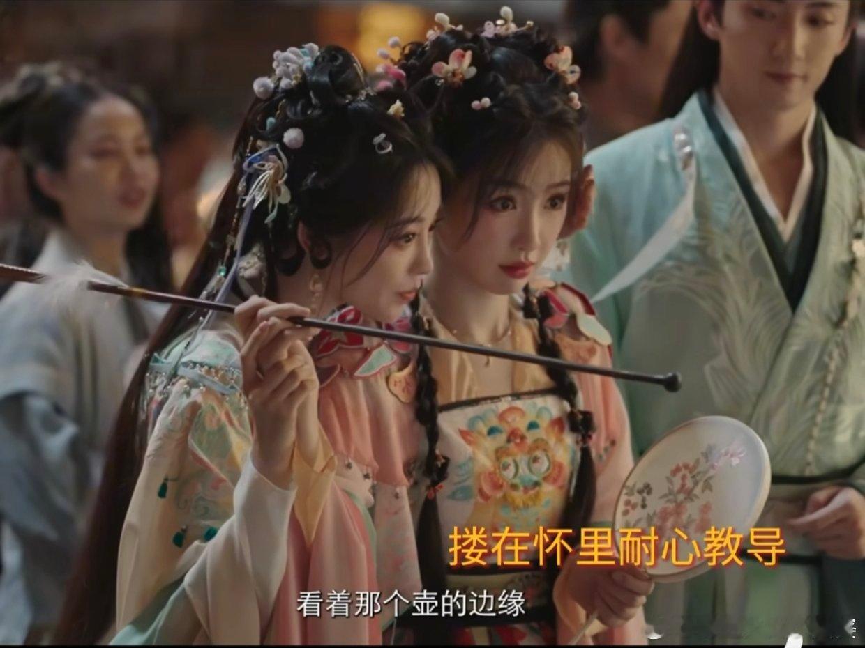 #虞书欣duang一下靠在祝绪丹怀里# 看到虞书欣在祝绪丹怀里撒娇，这反差萌太可
