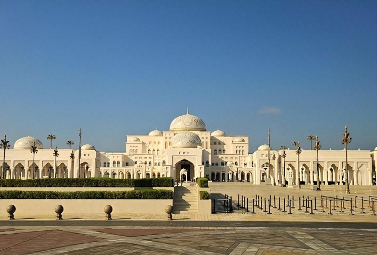 这次主角不全是老面孔——阿联酋突然“下狠手”逼债，沙特反手送来百亿美元大礼，巴基