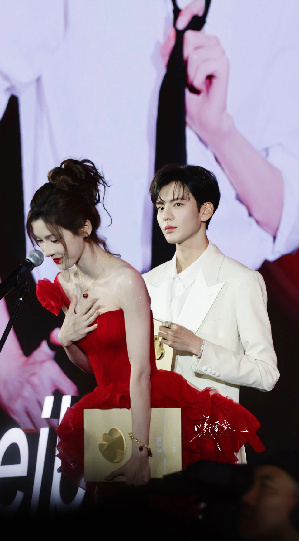 无予伦毕 💛无予伦毕 张予曦明艳精致，自带港风美人氛围感，每一帧都美到发光；毕