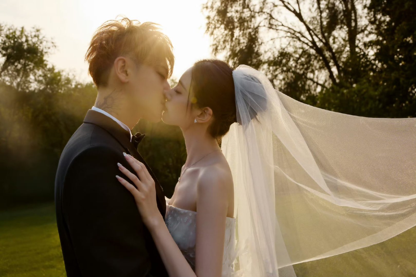 黄子韬徐艺洋发了婚纱照黄子韬徐艺洋发了婚纱照[污][污]徐艺洋[超话] ​ ​​