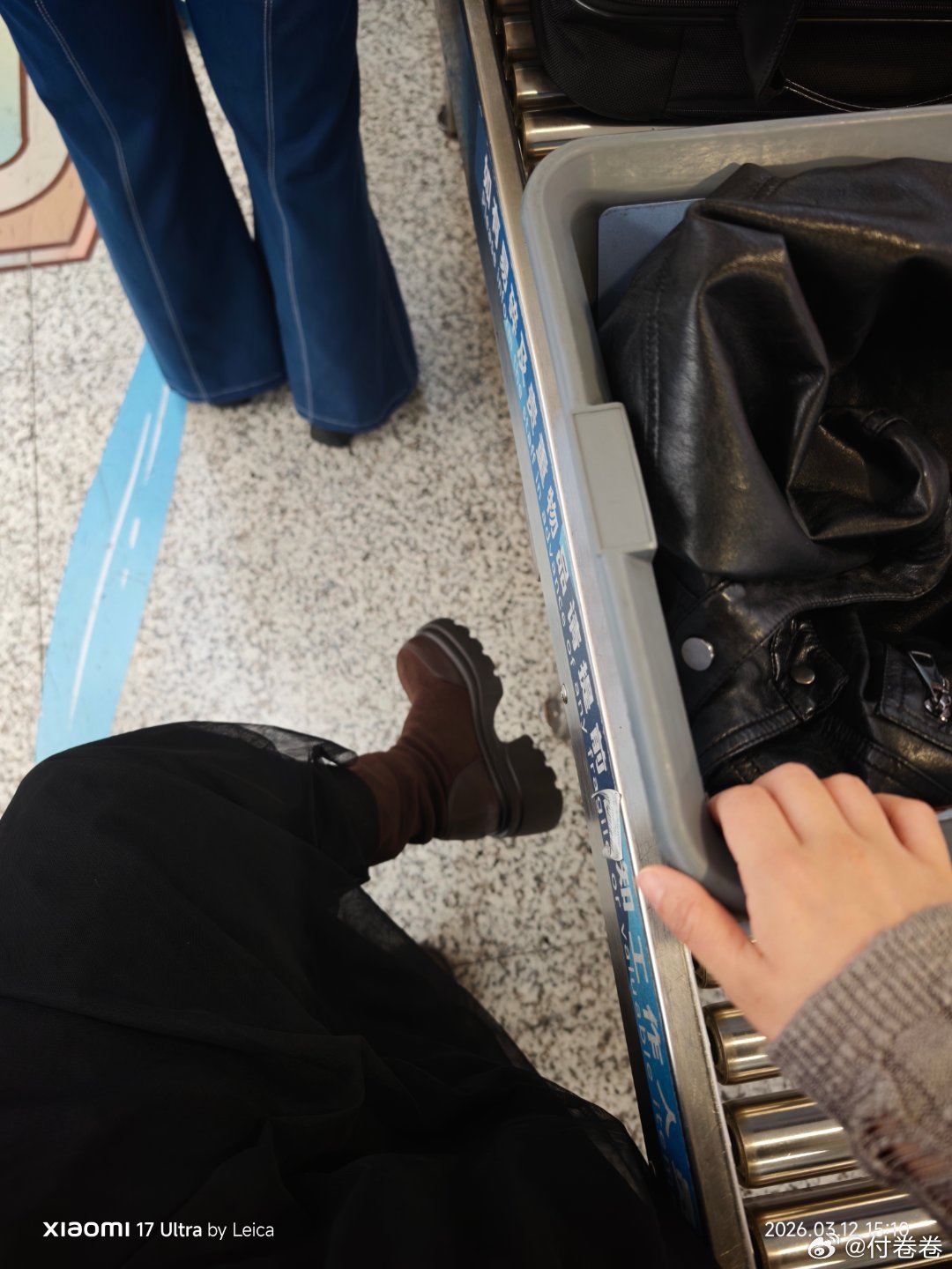 又要安检了，不会又要脱鞋吧……我的日常plog付卷卷