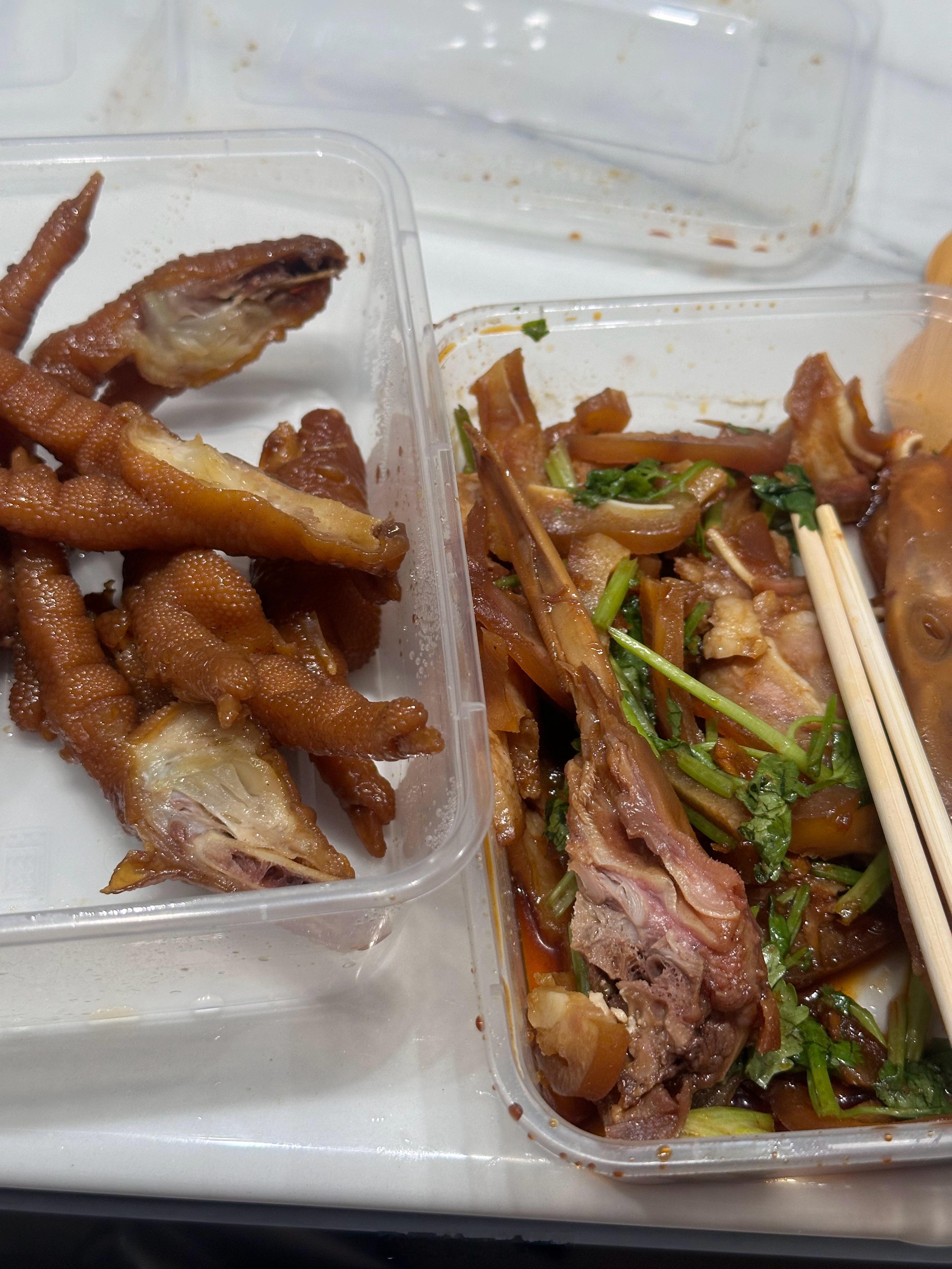 荷兰连进4球夜宵就位，独享这场酣畅淋漓的胜利。全程看下来最直观的感受就是极致的进