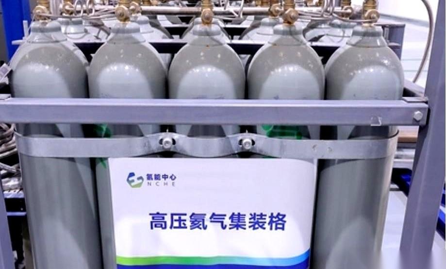 有件事，越咂摸越不对劲：中国，一个氦气自产率只有2%的国家，居然一度在全球氦气贸