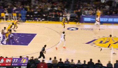 克内克特一直在伸手等接球[皱眉]开拓者vs湖人 ​​​